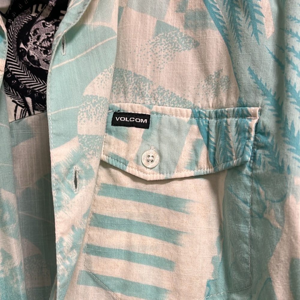 Volcom Button up - Picture 2 of 3